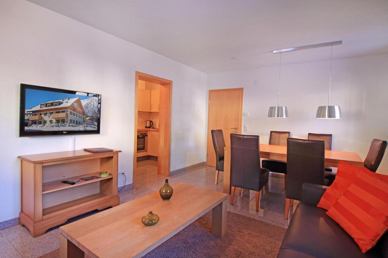 Chalet Zur Rose Lägenhet Berwang Exteriör bild