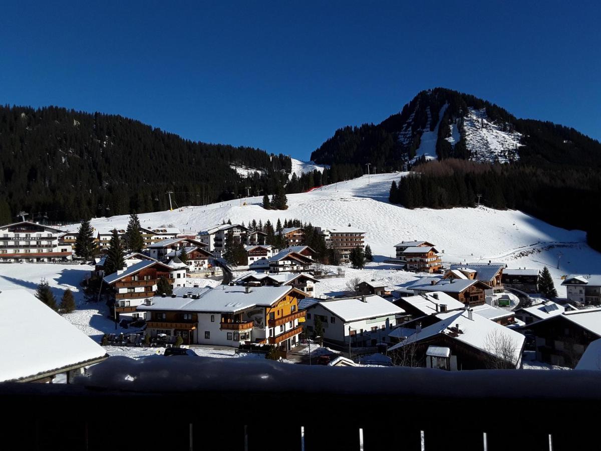 Chalet Zur Rose Lägenhet Berwang Exteriör bild