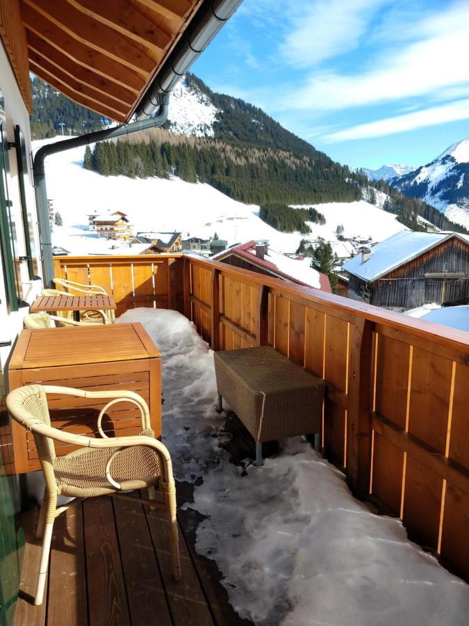 Chalet Zur Rose Lägenhet Berwang Exteriör bild